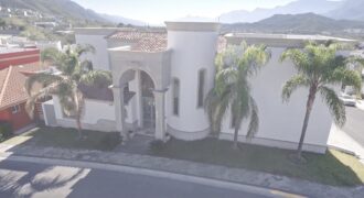 Residencia En Fraccionamiento y Club de Golf: La Herradura, Carretera Nacional, Monterrey, NL